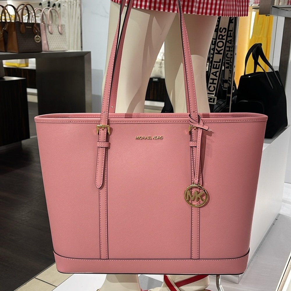MICHAEL KORS
Jet Set Travel Lg Top Zip Shoulder Tote Saffiano Leather
Carnation